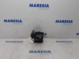 Gebrauchte Bremszange rechts hinten Lancia Delta (844) 1.4 MultiAir 16V Preis € 35,00 Margenregelung angeboten von Maresia Parts