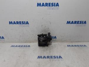 Używane Zacisk hamulcowy lewy tyl Lancia Delta (844) 1.4 MultiAir 16V Cena € 35,00 Procedura marży oferowane przez Maresia Parts