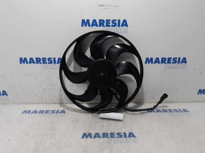 Używane Silnik wentylatora Citroen C4 Grand Picasso (3A) 1.6 BlueHDI 120 Cena € 50,00 Procedura marży oferowane przez Maresia Parts