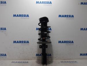 Usagé Barre amortisseur avant gauche Citroen C4 Grand Picasso (3A) 1.6 BlueHDI 120 Prix € 65,00 Règlement à la marge proposé par Maresia Parts
