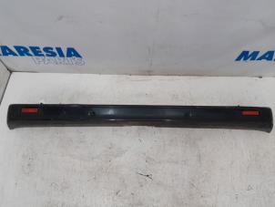 Used Rear bumper Renault Trafic New (FL) 2.5 dCi 16V 145 Price € 60,50 Inclusive VAT offered by Maresia Parts