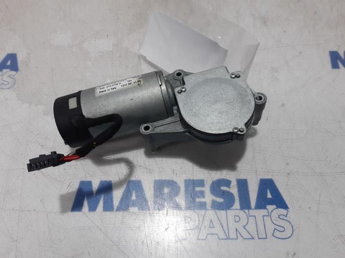 Używane Silnik dachu cabrio Fiat 500C (312) 1.2 69 Cena € 157,50 Procedura marży oferowane przez Maresia Parts