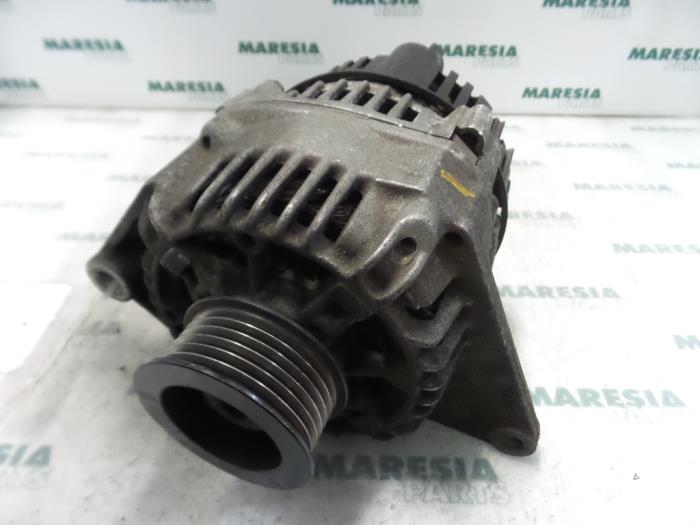 Usagé Dynamo Renault Laguna I (B56) 1.8 RN,RT Prix € 35,00 Règlement à la marge proposé par Maresia Parts