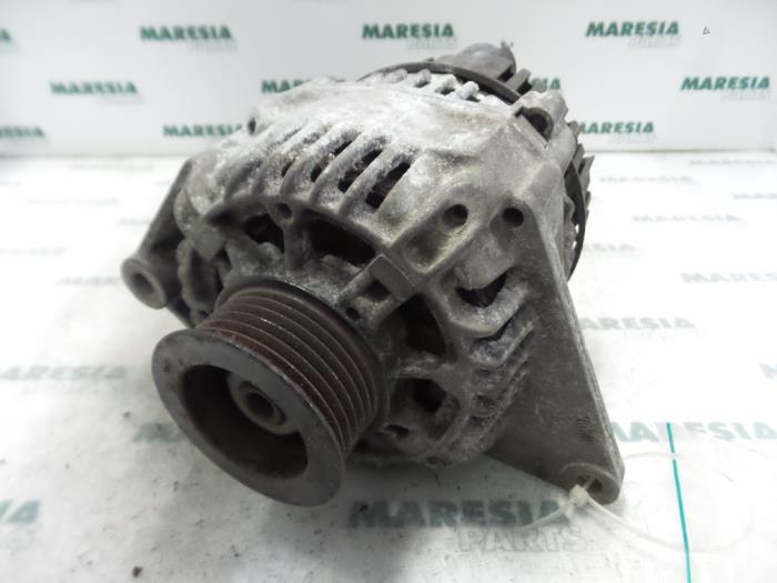 Usagé Dynamo Renault Laguna I (B56) 1.8 RN,RT Prix € 35,00 Règlement à la marge proposé par Maresia Parts