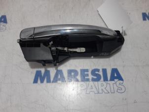 Used Front door handle 4-door, right Lancia Delta (844) 1.4 MultiAir 16V Price € 50,00 Margin scheme offered by Maresia Parts