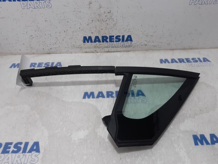 Usados Ventanilla triangular derecha delante Peugeot 208 I (CA/CC/CK/CL) 1.4 HDi Precio € 34,99 Norma de margen ofrecido por Maresia Parts