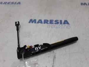 Used Seatbelt tensioner, right Peugeot 3008 I (0U/HU) 1.6 VTI 16V Price € 39,00 Margin scheme offered by Maresia Parts