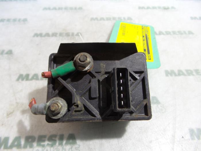 Glow plug relay from a Peugeot 405 1992
