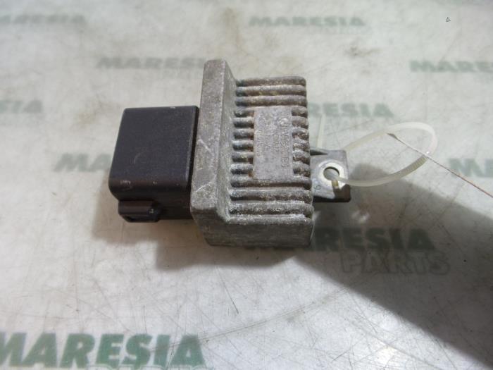 Glow plug relay Renault Trafic New 1.9 dCi 100 16V 7700115078