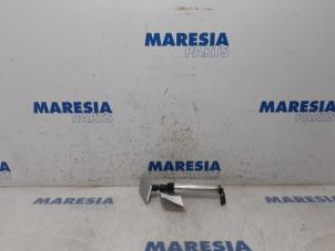 Used Headlight washer Citroen C4 Grand Picasso (UA) 2.0 16V Autom. Price € 50,00 Margin scheme offered by Maresia Parts