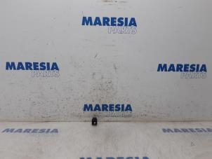 Used Tank cap cover switch Citroen C4 Grand Picasso (UA) 2.0 16V Autom. Price € 10,00 Margin scheme offered by Maresia Parts