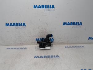 Used Thermostat housing Opel Vivaro 1.6 CDTI BiTurbo 120 Price € 60,50 Inclusive VAT offered by Maresia Parts