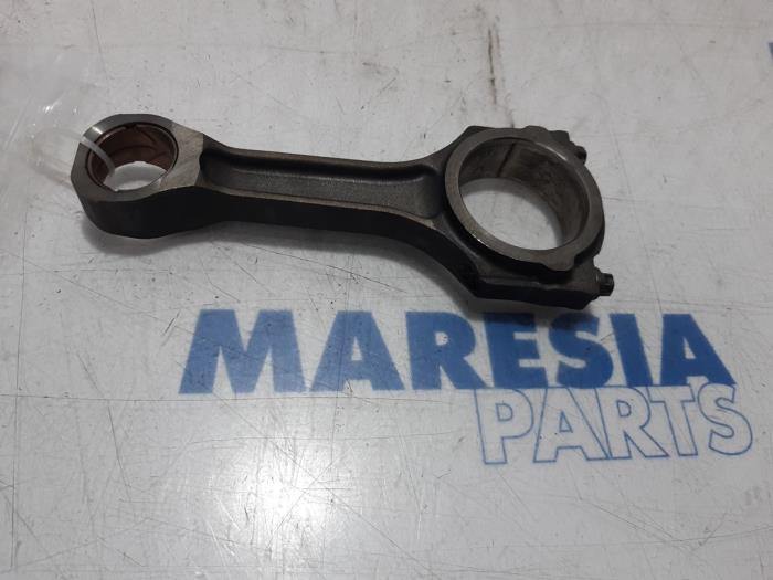 Używane Korbowód Peugeot Boxer (U9) 2.2 HDi 110 Euro 5 Cena € 90,75 Z VAT oferowane przez Maresia Parts