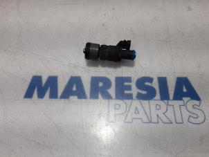 Używane Wtryskiwacz (wtrysk benzyny) Fiat Croma (194) 2.2 MPI 16V Cena € 35,00 Procedura marży oferowane przez Maresia Parts