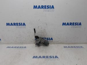 Used Front wiper motor Opel Combo 1.3 CDTI 16V ecoFlex Price € 78,65 Inclusive VAT offered by Maresia Parts