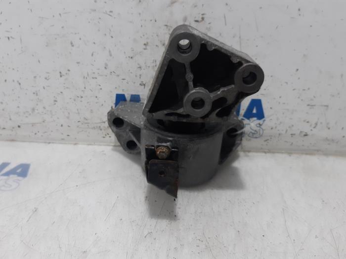 Engine mount from a Opel Combo 1.3 CDTI 16V ecoFlex 2015