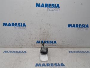 Used Heater resistor Peugeot 2008 (CU) 1.6 e-HDi FAP Price € 20,00 Margin scheme offered by Maresia Parts