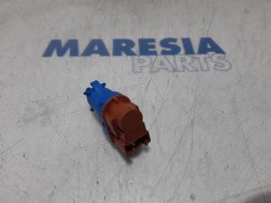 Used Brake light switch Opel Combo 1.3 CDTI 16V ecoFlex Price € 18,15 Inclusive VAT offered by Maresia Parts
