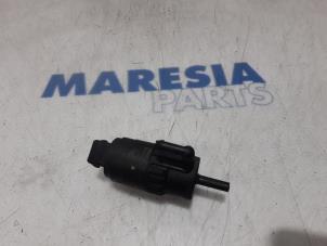 Used Windscreen washer pump Opel Combo 1.3 CDTI 16V ecoFlex Price € 24,20 Inclusive VAT offered by Maresia Parts