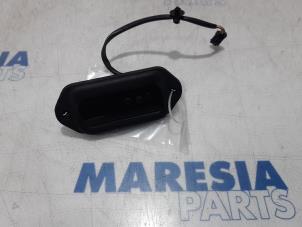 Used Sliding door switch Opel Combo 1.3 CDTI 16V ecoFlex Price € 30,25 Inclusive VAT offered by Maresia Parts