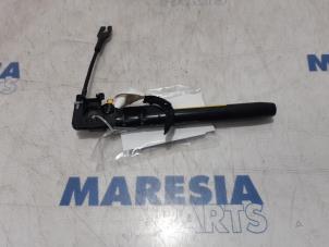Used Seatbelt tensioner, right Peugeot 5008 I (0A/0E) 1.6 VTI 16V Price € 39,00 Margin scheme offered by Maresia Parts