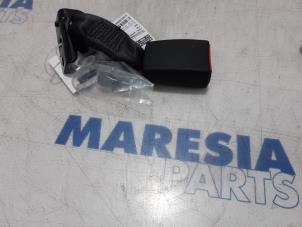 Usagé Insertion ceinture de sécurité arrière gauche Fiat 500 (312) 0.9 TwinAir 60 Prix € 20,00 Règlement à la marge proposé par Maresia Parts