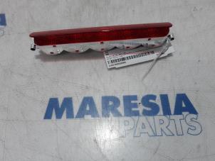 Używane Dodatkowe swiatlo stopu srodek Fiat 500 (312) 0.9 TwinAir 60 Cena € 40,00 Procedura marży oferowane przez Maresia Parts