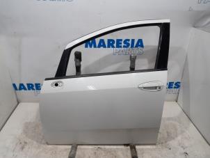 Used Door 4-door, front left Fiat Punto III (199) 0.9 TwinAir Turbo 100 Price € 119,95 Margin scheme offered by Maresia Parts