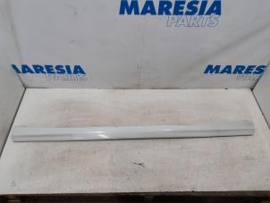 Used Side skirt, left Fiat Punto III (199) 0.9 TwinAir Turbo 100 Price € 59,00 Margin scheme offered by Maresia Parts