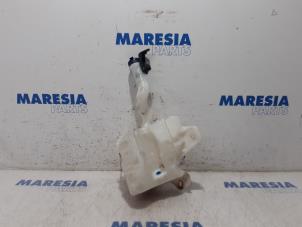 Usagé Réservoir lave-glace avant Fiat Punto Evo (199) 1.4 LPG Prix € 15,00 Règlement à la marge proposé par Maresia Parts