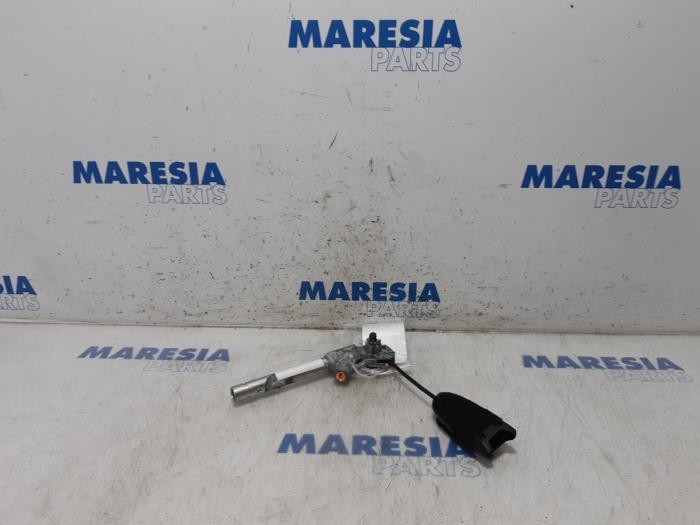 Begagnade Bältessträckare, höger Alfa Romeo MiTo (955) 1.4 16V Pris € 35,00 Marginaltabell erbjuds av Maresia Parts