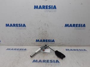 Used Seatbelt tensioner, left Alfa Romeo MiTo (955) 1.4 16V Price € 35,00 Margin scheme offered by Maresia Parts
