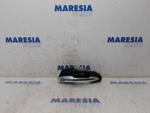 Używane Uchwyt drzwi lewych wersja 2-drzwiowa Alfa Romeo MiTo (955) 1.4 16V Cena € 30,00 Procedura marży oferowane przez Maresia Parts