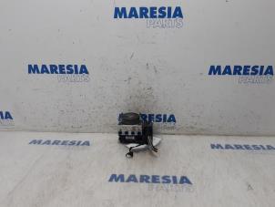 Usagé Pompe ABS Fiat 500C (312) 1.2 69 Prix € 40,00 Règlement à la marge proposé par Maresia Parts