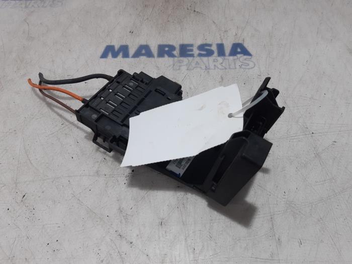 Fuse box Peugeot 5008 I 1.6 THP 16V 28236841 DELPHI