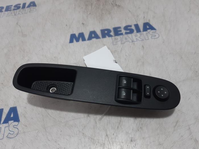 Używane Przelacznik combi okienny Fiat Punto Evo (199) 1.4 LPG Cena € 25,00 Procedura marży oferowane przez Maresia Parts