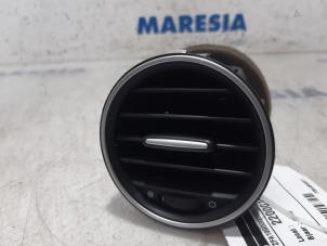 Używane Kratka wentylacyjna deski rozdzielczej Fiat Punto Evo (199) 1.4 LPG Cena € 20,00 Procedura marży oferowane przez Maresia Parts