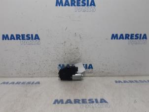 Used Sunroof motor Peugeot 5008 I (0A/0E) 1.6 THP 16V Price € 105,00 Margin scheme offered by Maresia Parts