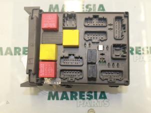Used Fuse box Renault Espace (JK) 2.2 dCi 150 16V Grand Espace Price € 105,00 Margin scheme offered by Maresia Parts