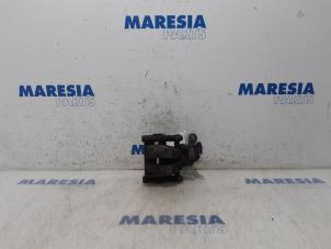 Używane Zacisk hamulcowy lewy tyl Alfa Romeo MiTo (955) 1.4 Turbo Multi Air 16V Cena € 50,00 Procedura marży oferowane przez Maresia Parts