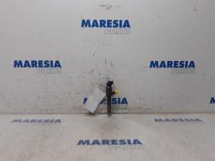 Used Injector (diesel) Peugeot 208 I (CA/CC/CK/CL) 1.6 Blue HDi 100 Price € 50,00 Margin scheme offered by Maresia Parts