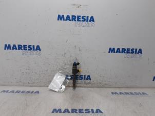 Used Injector (diesel) Peugeot 208 I (CA/CC/CK/CL) 1.6 Blue HDi 100 Price € 50,00 Margin scheme offered by Maresia Parts