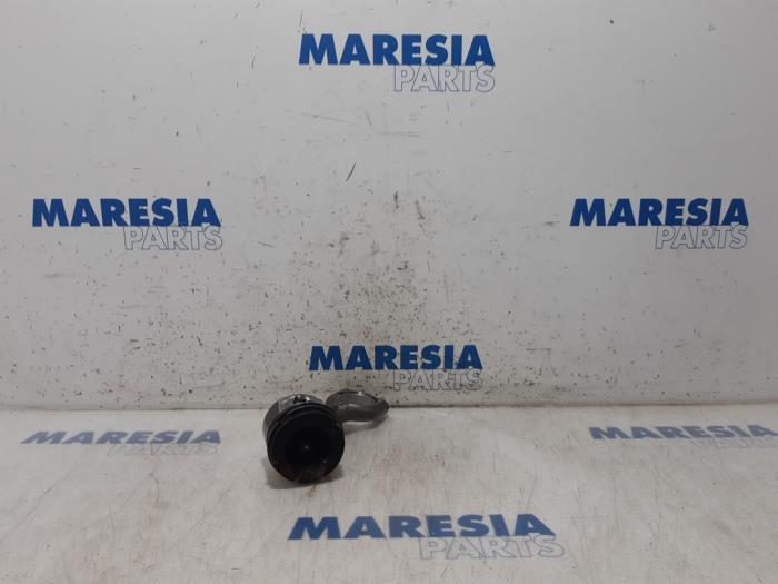 Usagé Piston Peugeot 208 I (CA/CC/CK/CL) 1.6 Blue HDi 100 Prix € 50,00 Règlement à la marge proposé par Maresia Parts