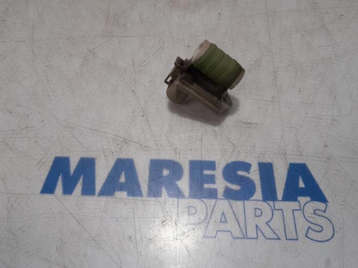 Cooling fan resistors with part number 51863573 stock