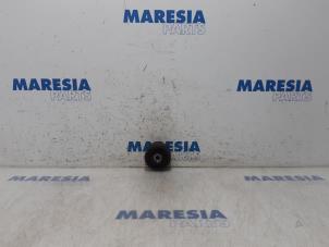Used Camshaft sprocket Renault Clio IV (5R) 1.2 TCE 16V GT EDC Price € 35,00 Margin scheme offered by Maresia Parts