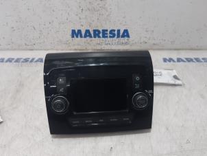 Usados Reproductor de CD y radio Citroen Jumper (U9) 2.2 Blue HDi 140 Precio € 726,00 IVA incluido ofrecido por Maresia Parts