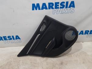 Używane Tapicerka drzwi lewych tylnych wersja 4-drzwiowa Renault Megane IV (RFBB) 1.2 Energy TCE 130 Cena € 75,00 Procedura marży oferowane przez Maresia Parts