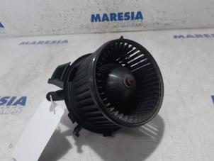 Usagé Moteur de ventilation chauffage Citroen Jumper (U9) 2.2 Blue HDi 140 Prix € 90,75 Prix TTC proposé par Maresia Parts