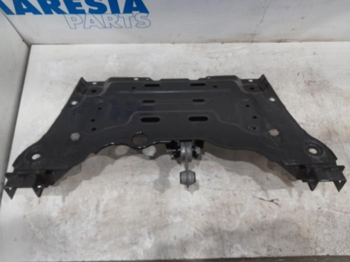 Subframe from a Renault Megane IV (RFBB) 1.2 Energy TCE 130 2016
