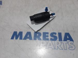 Używane Pompa spryskiwacza przód Citroen Jumper (U9) 2.2 Blue HDi 140 Cena € 18,15 Z VAT oferowane przez Maresia Parts